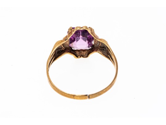 10k Gold Vintage Light Purple Glass Ring, Size Approximately 5.75