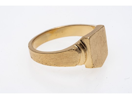 14K Yellow Gold Shield Signet Ring, Size 6.25