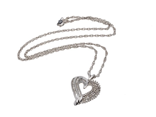 14k White Gold And Diamond Heart Pendant Necklace