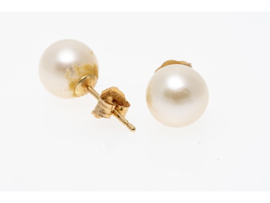 Lot Of Two Jewelry Pieces Including A Pair Of 14k Cultured Pearl Earrings
