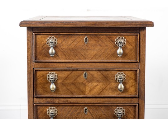 Hekman Furniture Georgian Style Chest Of Drawers