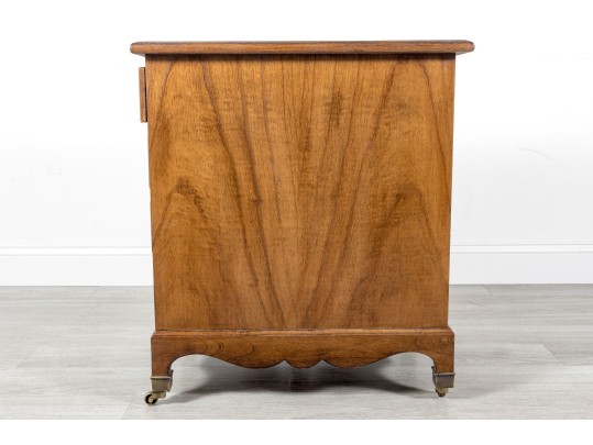 Hekman Furniture Georgian Style Chest Of Drawers