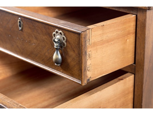 Hekman Furniture Georgian Style Chest Of Drawers