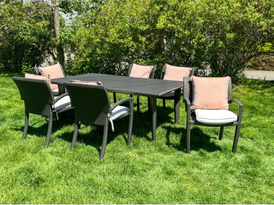 Brown Jordan Outdoor Dining Table With Six Armchairs