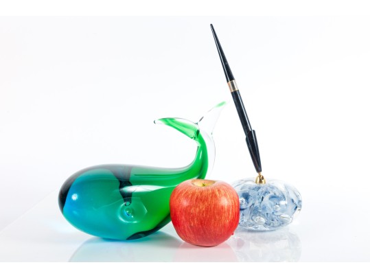 Oggetti Art Glass Whale & Joe Rice Art Glass Pen Holder