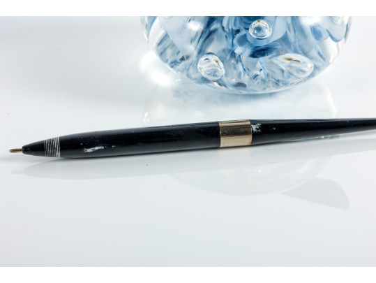 Oggetti Art Glass Whale & Joe Rice Art Glass Pen Holder