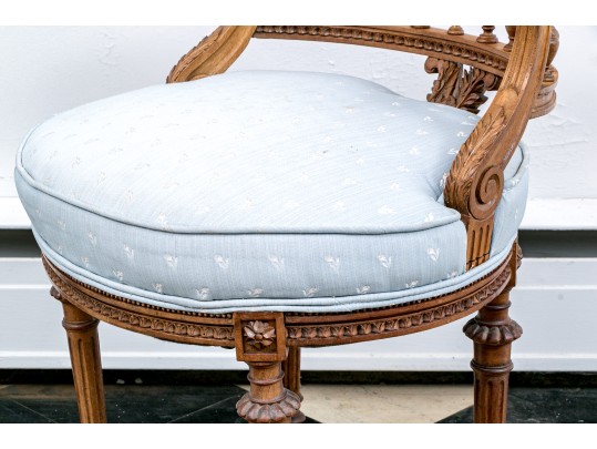 Adorable Vintage Carved Vanity Chair