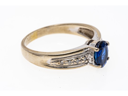 14k Gold Striking Oval Blue Sapphire And Diamond Ring, Size 7.75