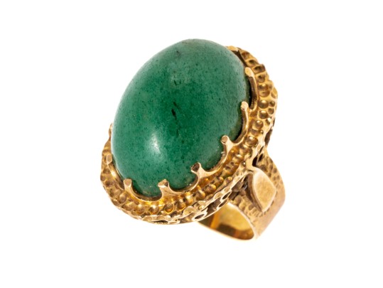 14k Yellow Gold Striking Chunky Vintage Oval Cabachon Green Jade Ring, Size 5.25