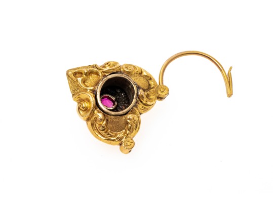 14k Yellow Gold Beautiful Antique Repousse Puffed Heart Locket