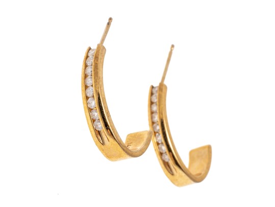 14k Yellow Gold Striking Diamond G  Set Hoop 