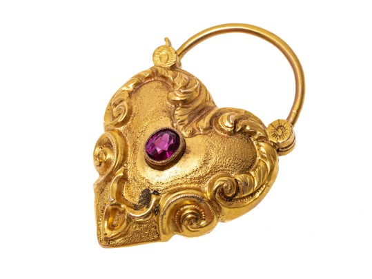 14k Yellow Gold Beautiful Antique Repousse Puffed Heart Locket