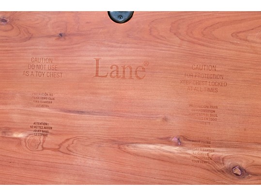 Beautiful Vintage Lane Cedar Chest