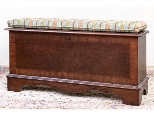 Beautiful Vintage Lane Cedar Chest