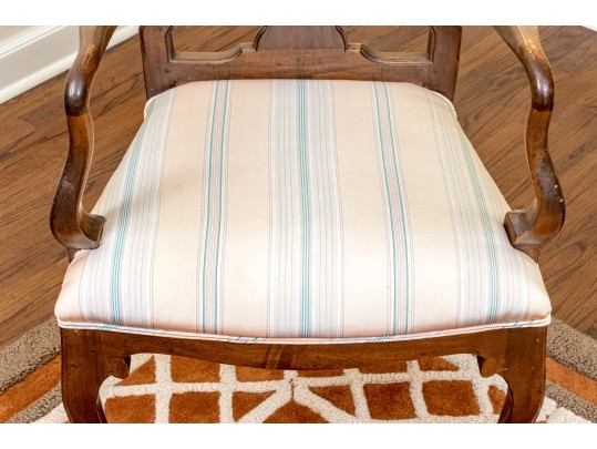 Stunning Vintage Queen Anne Style Mahogany Armchair