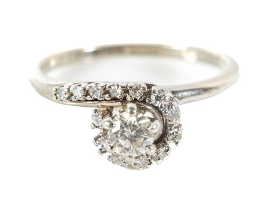 14K White Gold & Diamond Ring (Size 6.25)