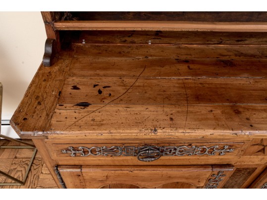 An Excellent Antique French Vaisselier, 18th Century 