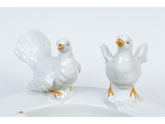 Decorative Ceramic Bird Bath Form Bowl With Five Moulded Doves