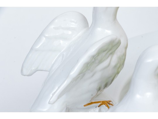 Decorative Ceramic Bird Bath Form Bowl With Five Moulded Doves