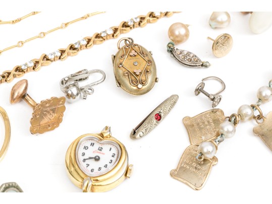 Lot Of Assorted Costume Jewelry Pieces