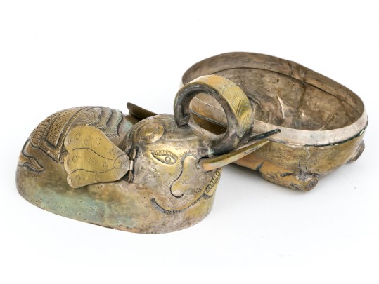 Delighful Vintage Asian Elephant Box