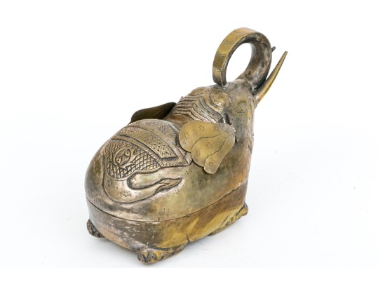 Delighful Vintage Asian Elephant Box