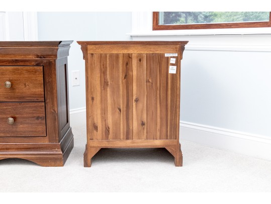 Handsome Pair Of Traditional Nightstands