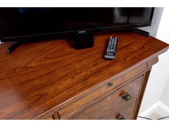 Ethan Allen Townhouse Burl Veneered Dresser
