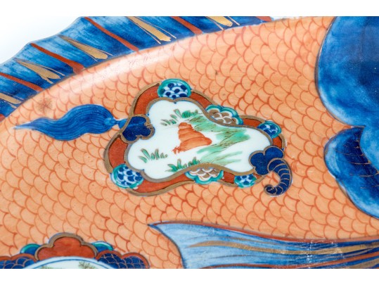 Fantastic Japanese Imari Palette Porcelain Fish Plate 