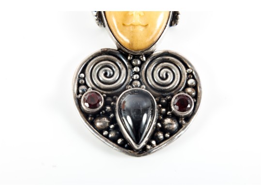 Balinese Sajen 925 Sterling Silver Garnet & Onyx Pendant