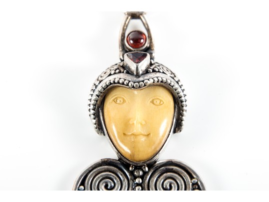 Balinese Sajen 925 Sterling Silver Garnet & Onyx Pendant