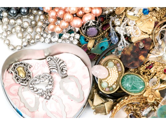 Very Large Lot Of Assorted Costume Jewelry Beaded Necklaces And Costume Jewelry