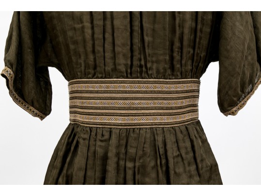 Diane Von Furstenburg Lovely Green Silk Embroidered Trim Dress, Size 4