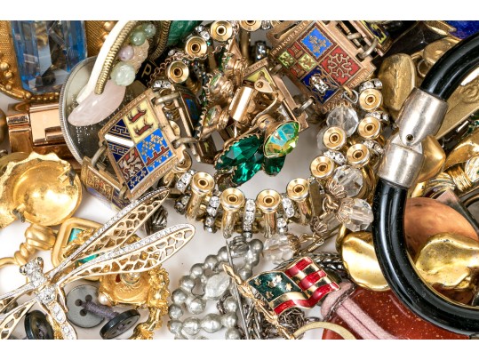 Very Large Lot Of Assorted Costume Jewelry Beaded Necklaces And Costume Jewelry