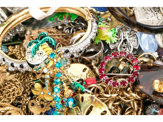 Very Large Lot Of Assorted Costume Jewelry Beaded Necklaces And Costume Jewelry