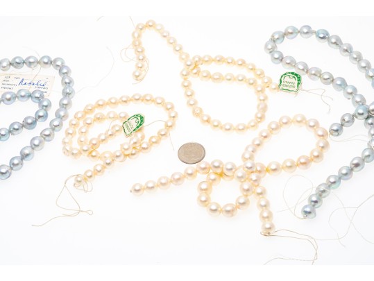 Lot Of Five Cultured Freshwater Pearl Hanks, 7.75 To 9.0 Mm: Two Grey, Three Pinkish-ivory