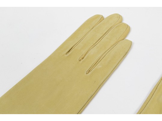 Hermès Paris New Vintage Unworn Yellowish Ivory Leather Gloves, Size 7