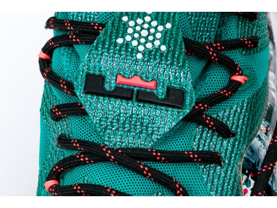Nike Stunning 