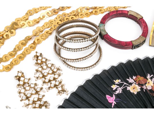 Lot Of Fabulous Assorted Vintage Beads