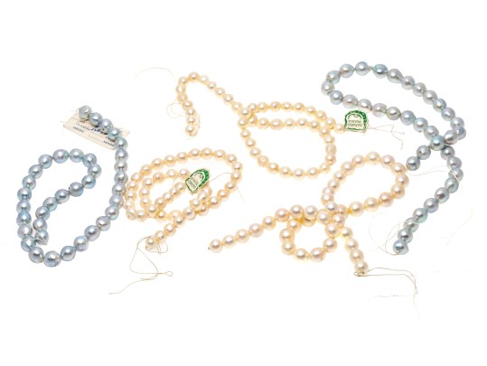 Lot Of Five Cultured Freshwater Pearl Hanks, 7.75 To 9.0 Mm: Two Grey, Three Pinkish-ivory