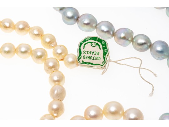 Lot Of Five Cultured Freshwater Pearl Hanks, 7.75 To 9.0 Mm: Two Grey, Three Pinkish-ivory