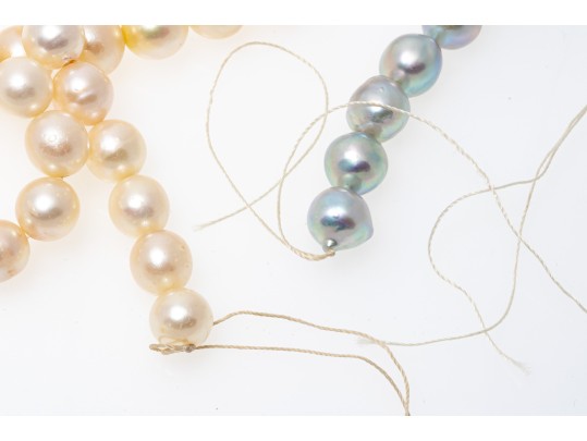 Lot Of Five Cultured Freshwater Pearl Hanks, 7.75 To 9.0 Mm: Two Grey, Three Pinkish-ivory
