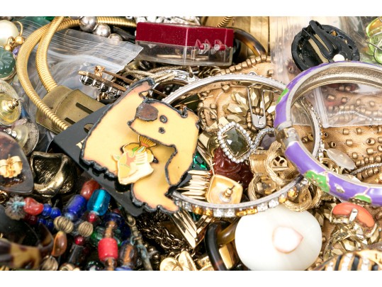 Very Large Lot Of Assorted Costume Jewelry Beaded Necklaces And Costume Jewelry