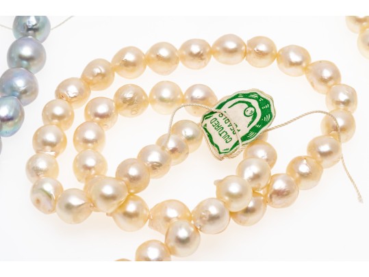 Lot Of Five Cultured Freshwater Pearl Hanks, 7.75 To 9.0 Mm: Two Grey, Three Pinkish-ivory