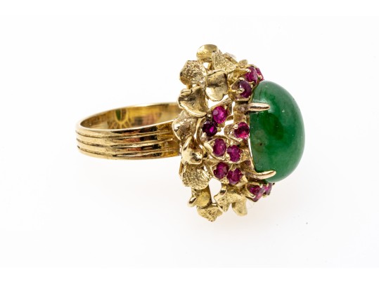 14k Yellow Gold Lovely Vintage Nephrite Jade Ring With A Ruby Cluster Border, Size 5.75