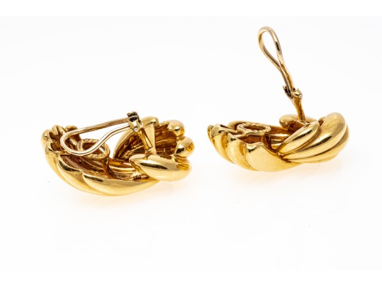 14k Yellow Gold Fabulous Impactful Ribbed And Gathered Opposing Earrings