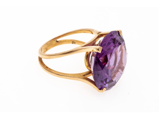 18k Yellow Gold Striking Large Vintage Synthetic Purple Sapphire Ring, Size 5.75