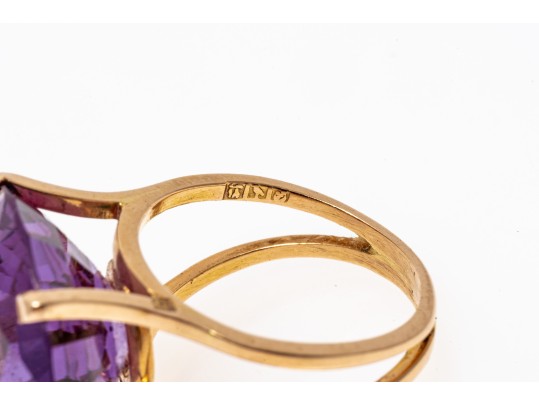 18k Yellow Gold Striking Large Vintage Synthetic Purple Sapphire Ring, Size 5.75