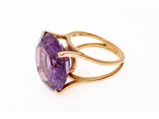 18k Yellow Gold Striking Large Vintage Synthetic Purple Sapphire Ring, Size 5.75
