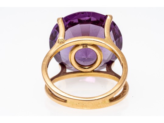 18k Yellow Gold Striking Large Vintage Synthetic Purple Sapphire Ring, Size 5.75